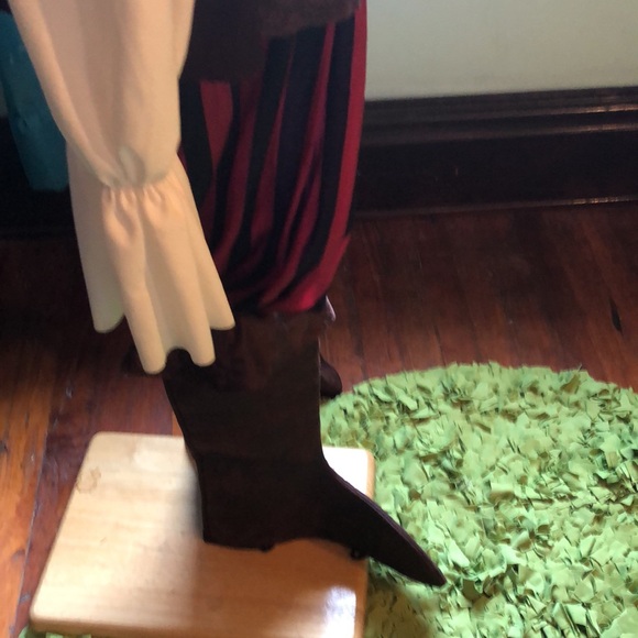 Pirate costume/men’s-one size fits most/boot attached to red and black pants - Picture 7 of 11